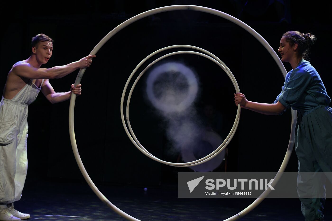 Upsala Circus presents Ping Pong Effect show