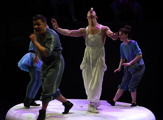 Upsala Circus presents Ping Pong Effect show