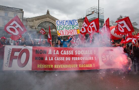 Railway workers go on strike in France