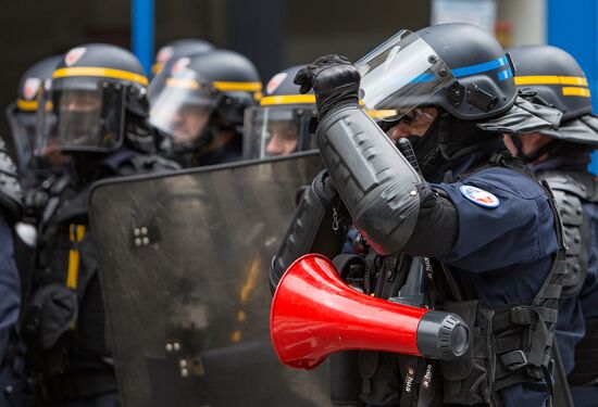 Railway workers go on strike in France