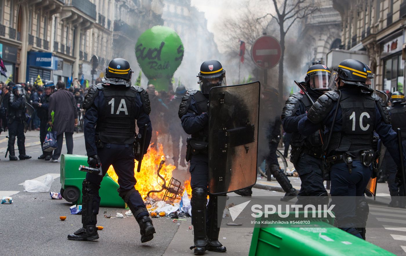 Railway workers go on strike in France