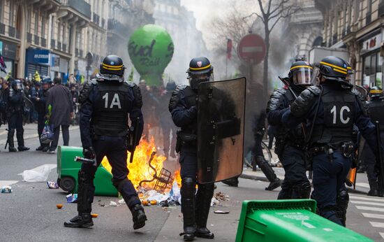 Railway workers go on strike in France