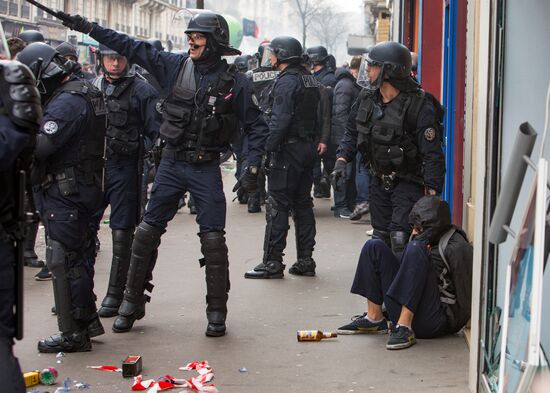 Railway workers go on strike in France