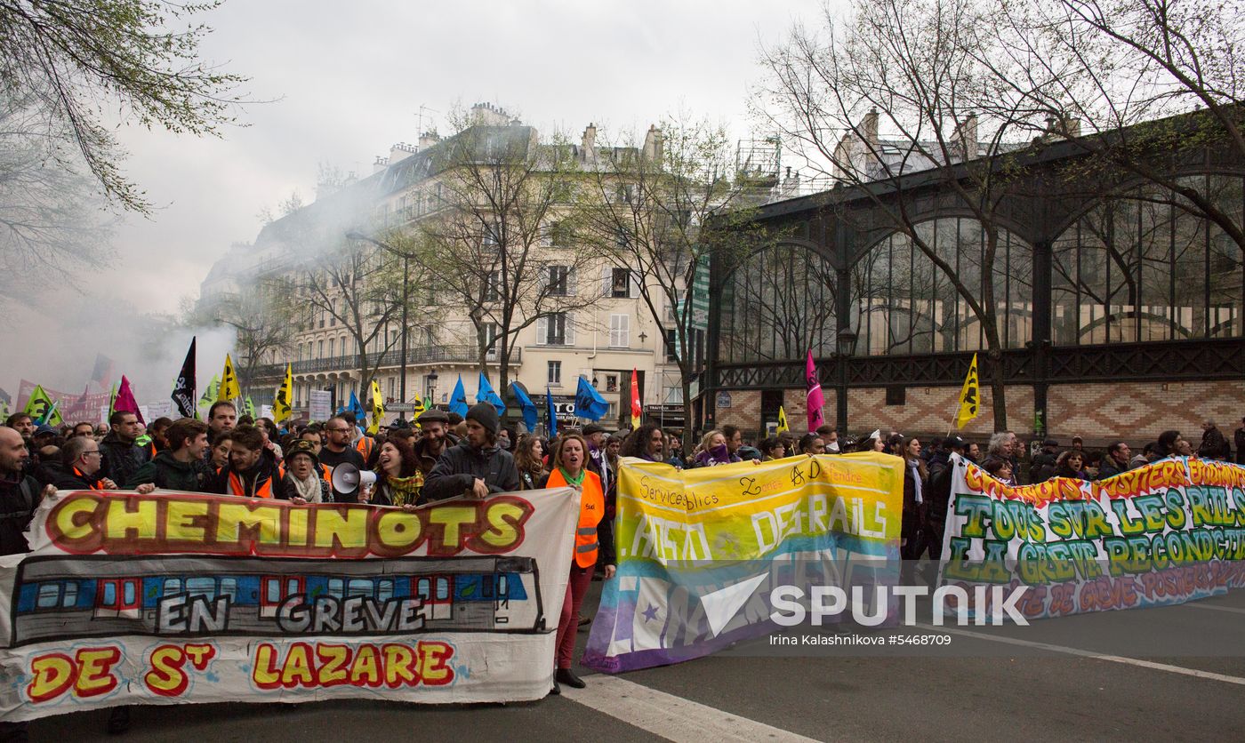 Railway workers go on strike in France