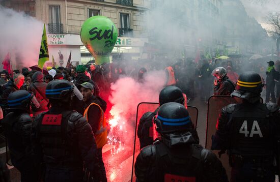 Railway workers go on strike in France