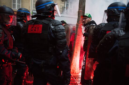Railway workers go on strike in France