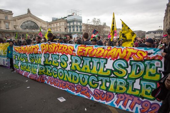 Railway workers go on strike in France