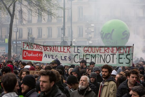 Railway workers go on strike in France
