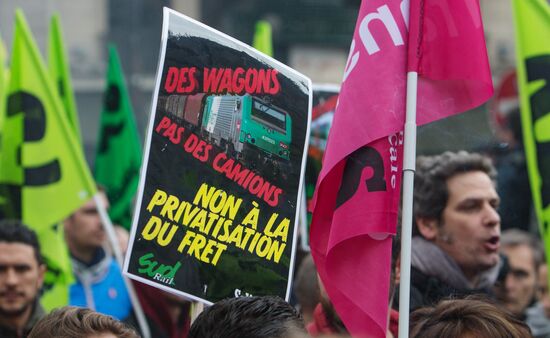 Railway workers go on strike in France