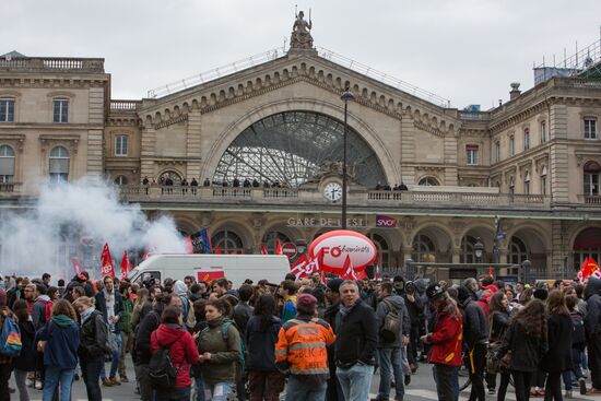 Railway workers go on strike in France