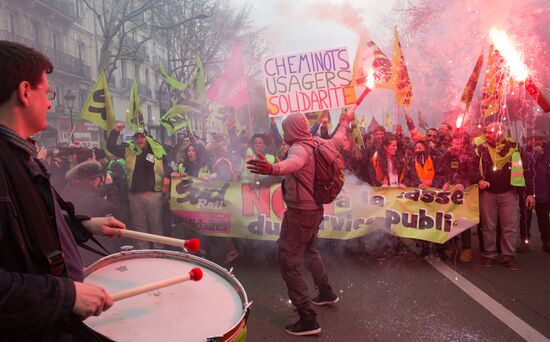 Railway workers go on strike in France
