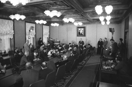 Deng Xiaoping's Fundamental Issues in Present-Day China book presentation