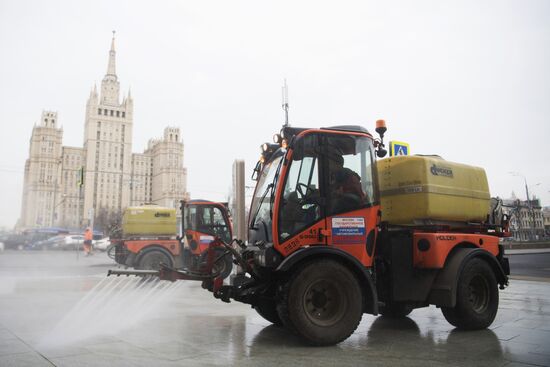 Street shampooing in Moscow