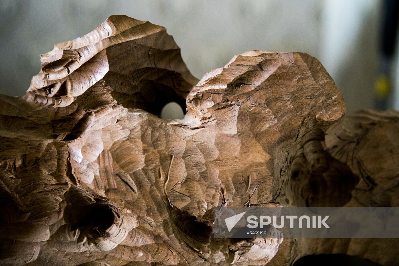 Carver's workshop in South Ossetia