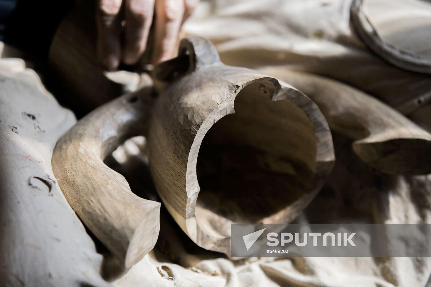 Carver's workshop in South Ossetia