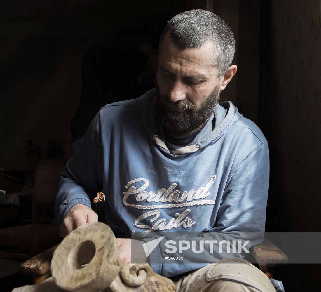 Carver's workshop in South Ossetia