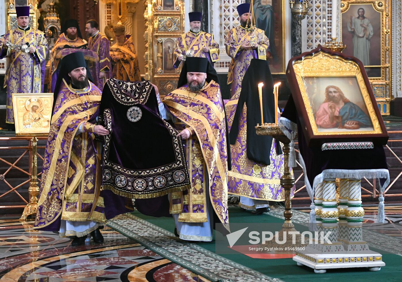 Holy Thursday divine liturgy at Cathedral of Christ the Savior