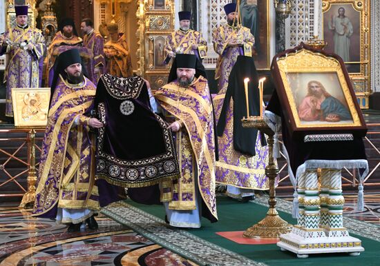 Holy Thursday divine liturgy at Cathedral of Christ the Savior