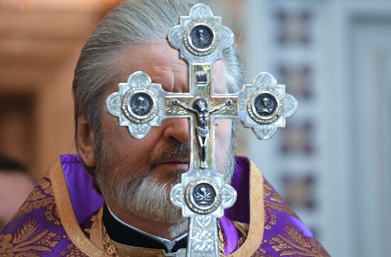 Holy Thursday divine liturgy at Cathedral of Christ the Savior