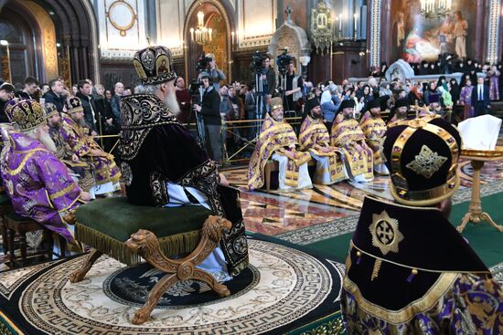 Holy Thursday divine liturgy at Cathedral of Christ the Savior