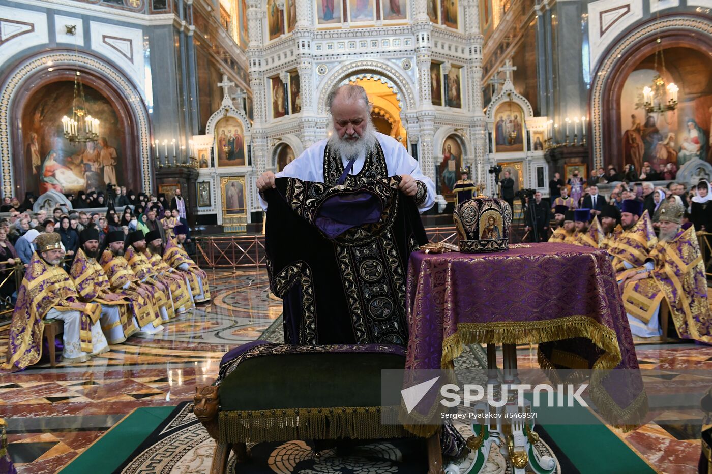 Holy Thursday divine liturgy at Cathedral of Christ the Savior