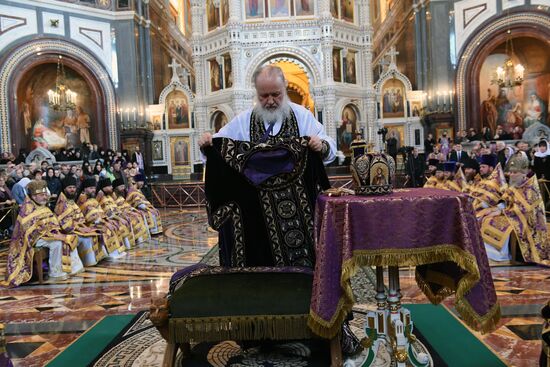 Holy Thursday divine liturgy at Cathedral of Christ the Savior