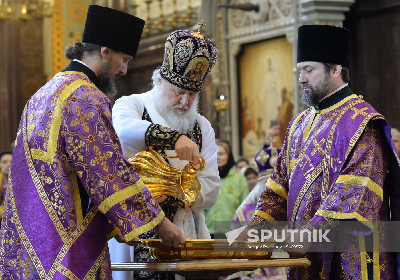 Holy Thursday divine liturgy at Cathedral of Christ the Savior