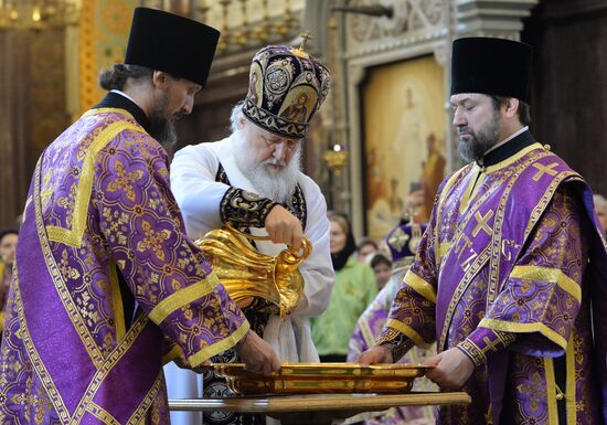 Holy Thursday divine liturgy at Cathedral of Christ the Savior