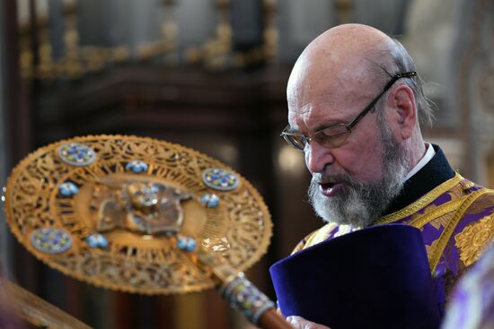 Holy Thursday divine liturgy at Cathedral of Christ the Savior