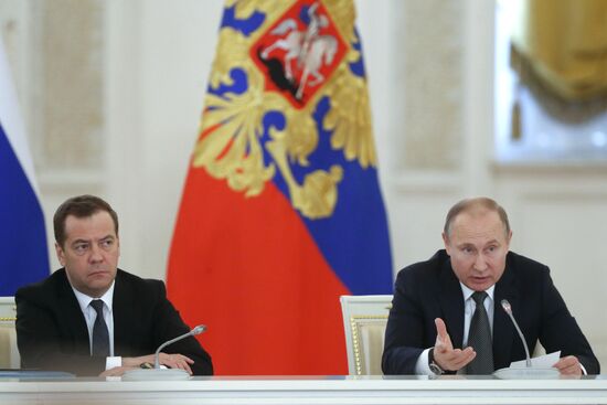President Putin chairs State Council meeting on promoting competition