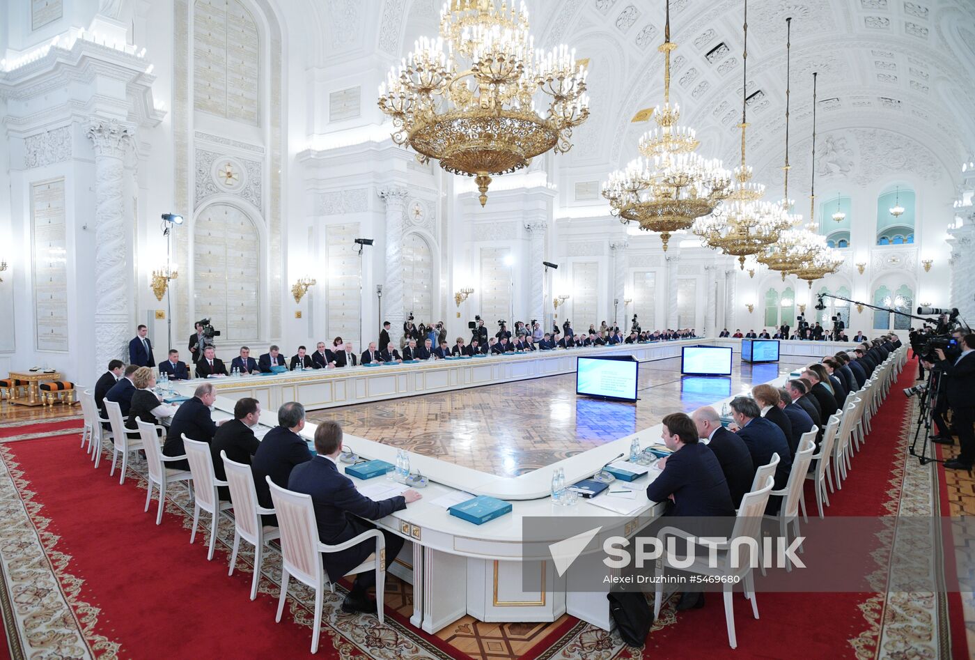 President Putin chairs State Council meeting on promoting competition