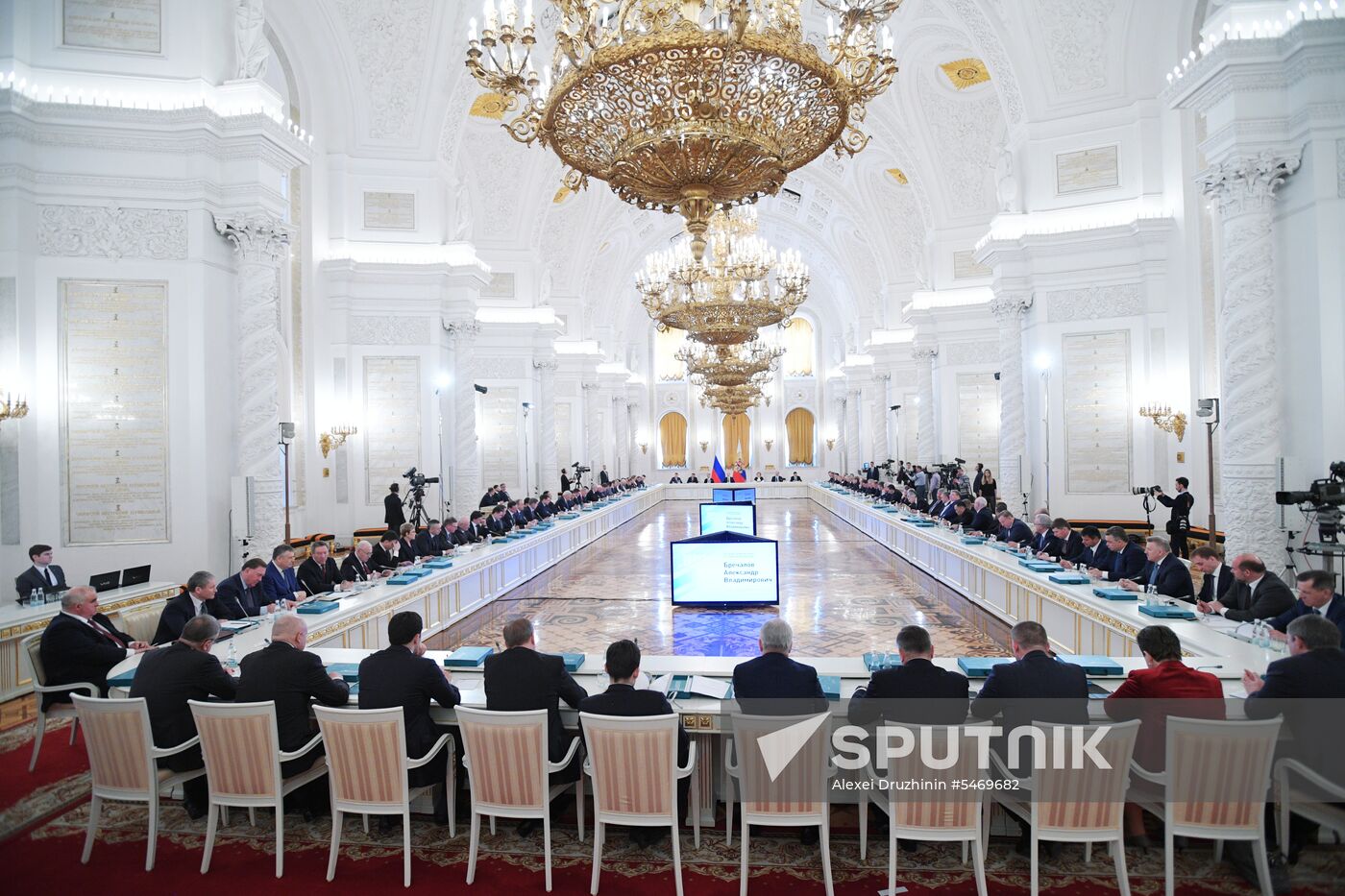 President Putin chairs State Council meeting on promoting competition