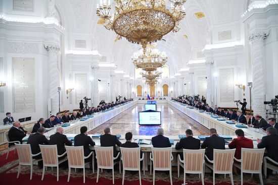 President Putin chairs State Council meeting on promoting competition