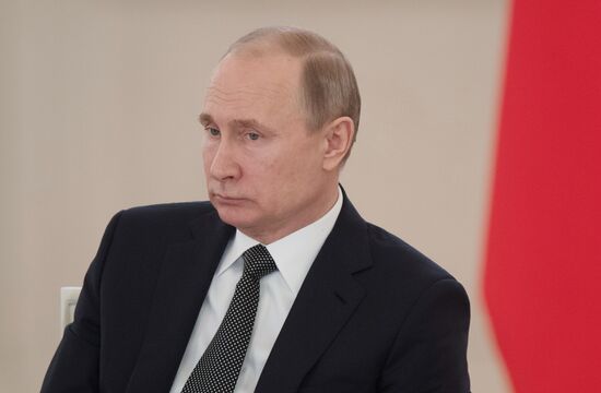 President Putin chairs State Council meeting on promoting competition