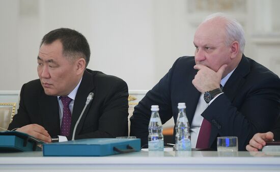 President Putin chairs State Council meeting on promoting competition