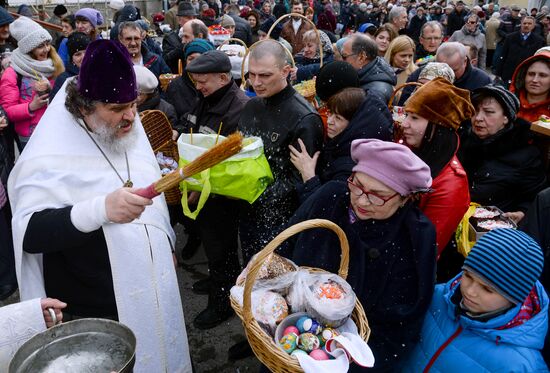 Blessing Easter cakes and eggs on Holy Saturday
