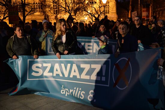 Night rally to oppose presidential election in Hungary