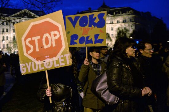 Night rally to oppose presidential election in Hungary