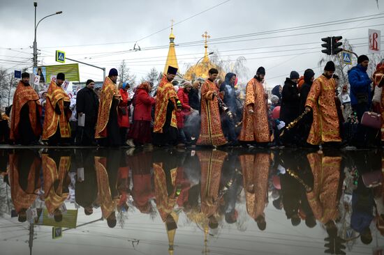 Easter cross procession in Novosibirsk