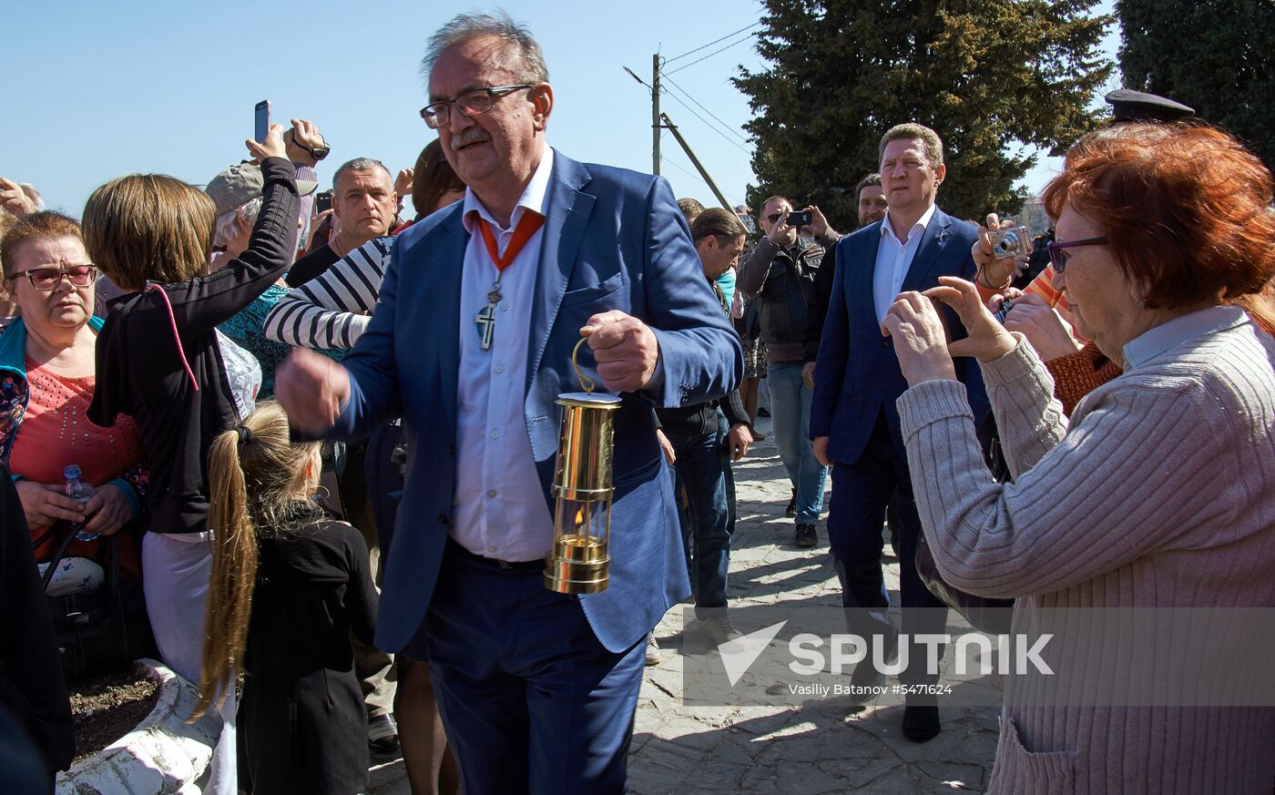 Holy Flame is welcomed in Sevastopol