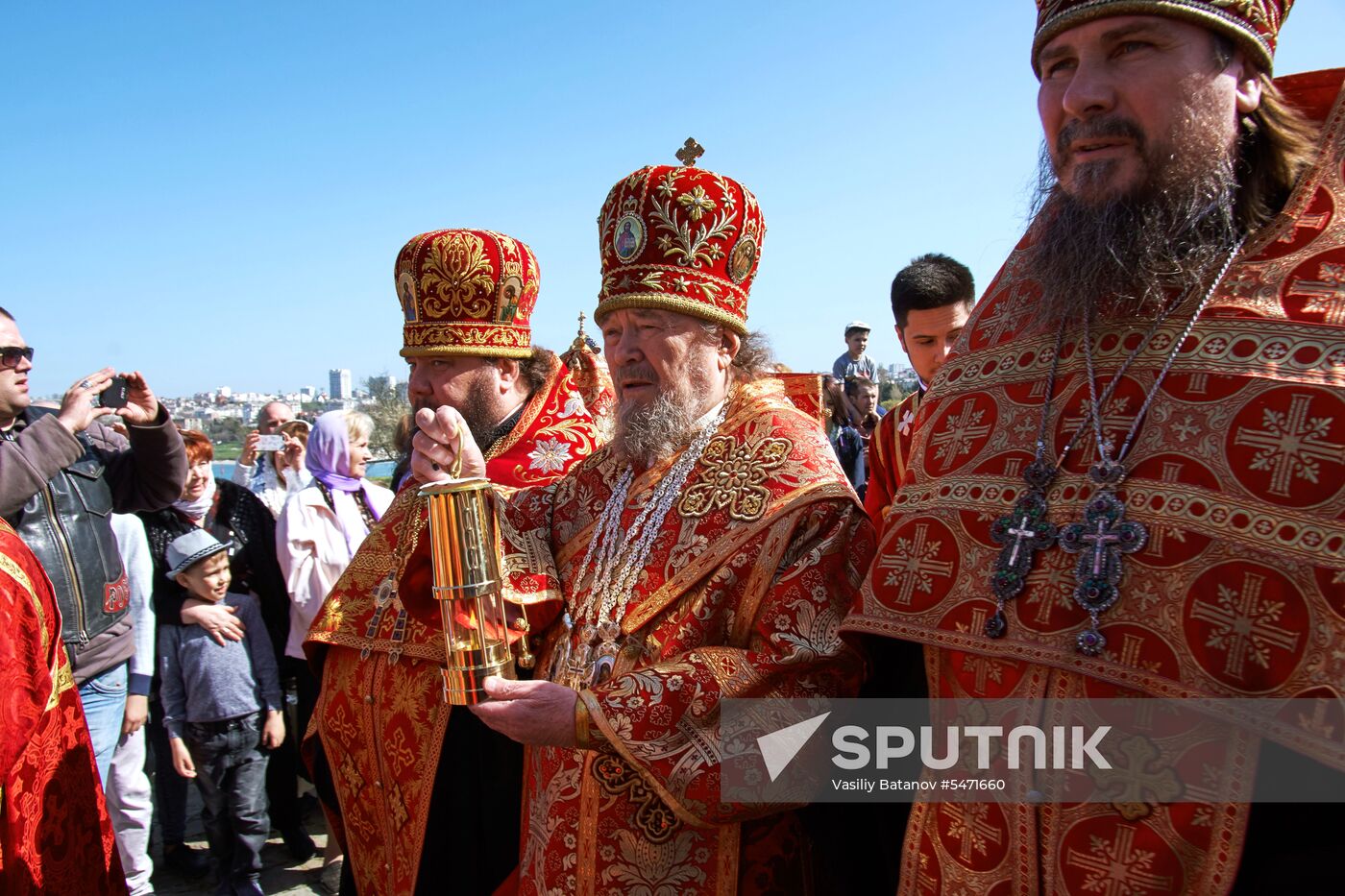 Holy Flame is welcomed in Sevastopol