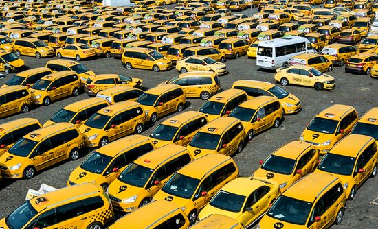 Parking of abandoned taxi cars in Moscow