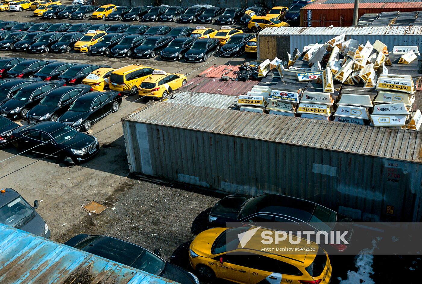 Parking of abandoned cars in Moscow