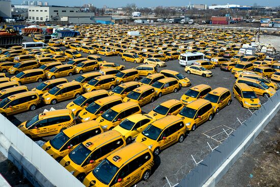 Parking of abandoned taxi cars in Moscow