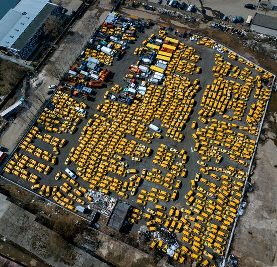 Parking of abandoned taxi cars in Moscow