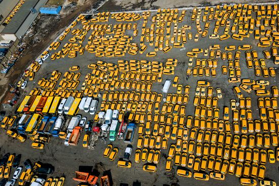 Parking of abandoned taxi cars in Moscow