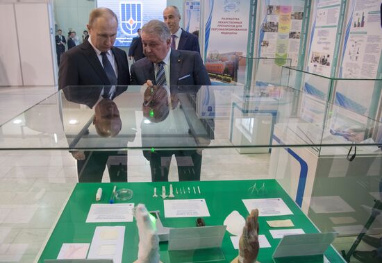 President Vladimir Putin visits Kurchatov Institute