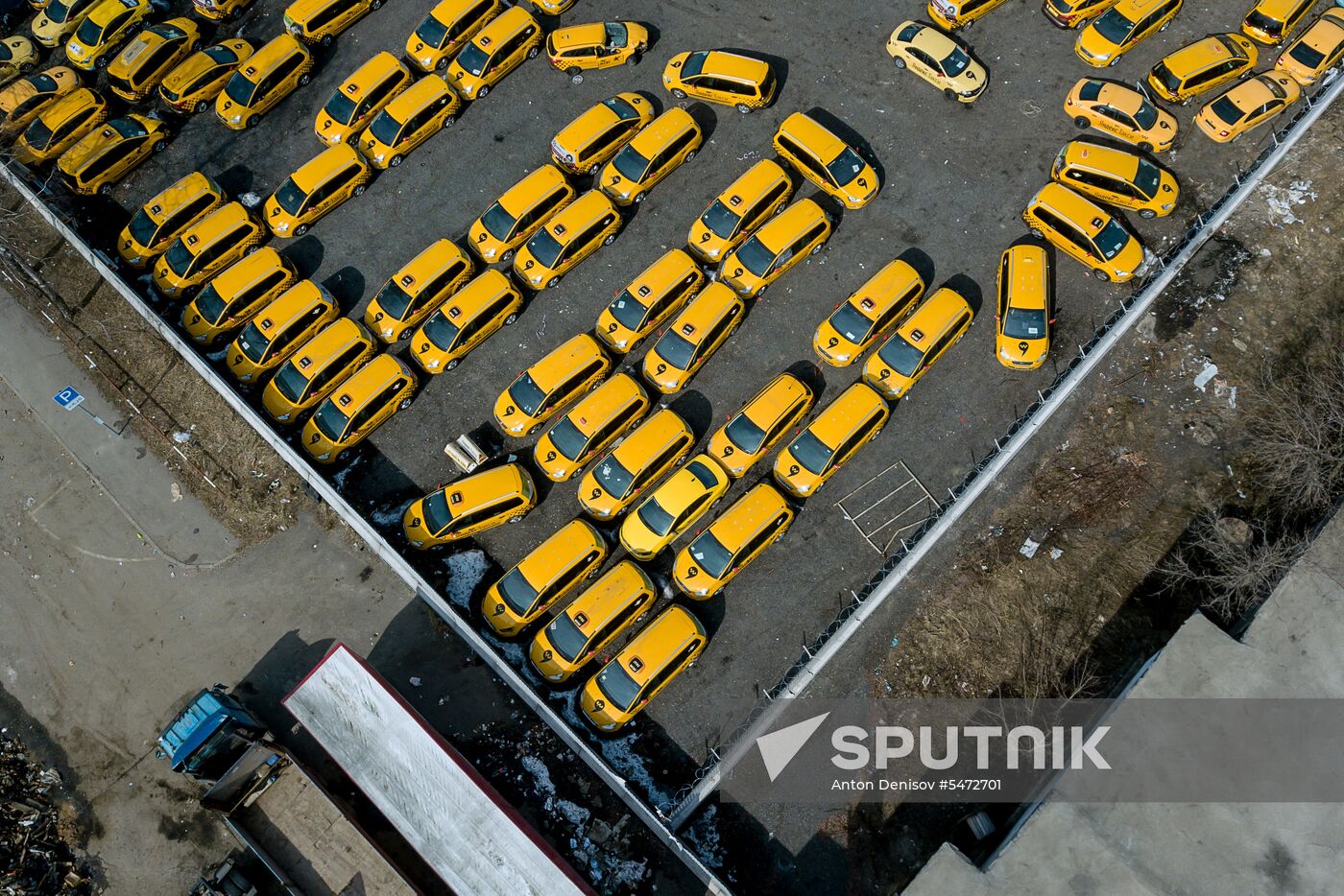 Parking of abandoned taxi cars in Moscow