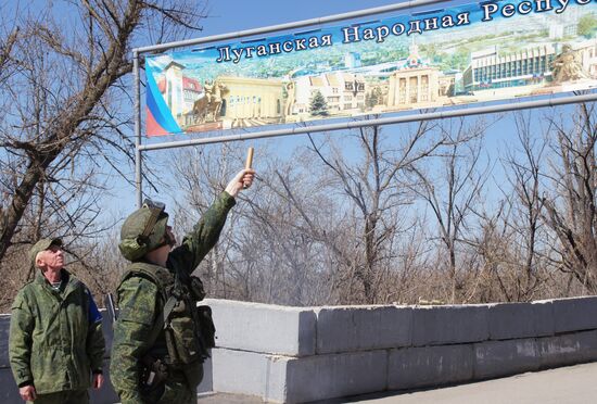 Stanitsa Luganskaya checkpoint