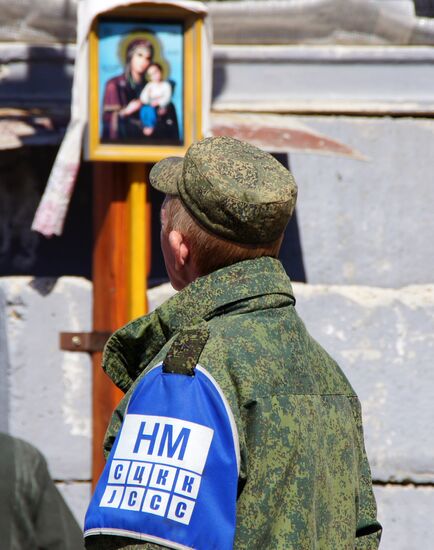 Stanitsa Luganskaya checkpoint